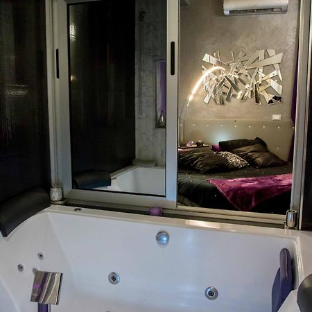 Jacuzzi Love Suitesweetrome Extérieur photo
