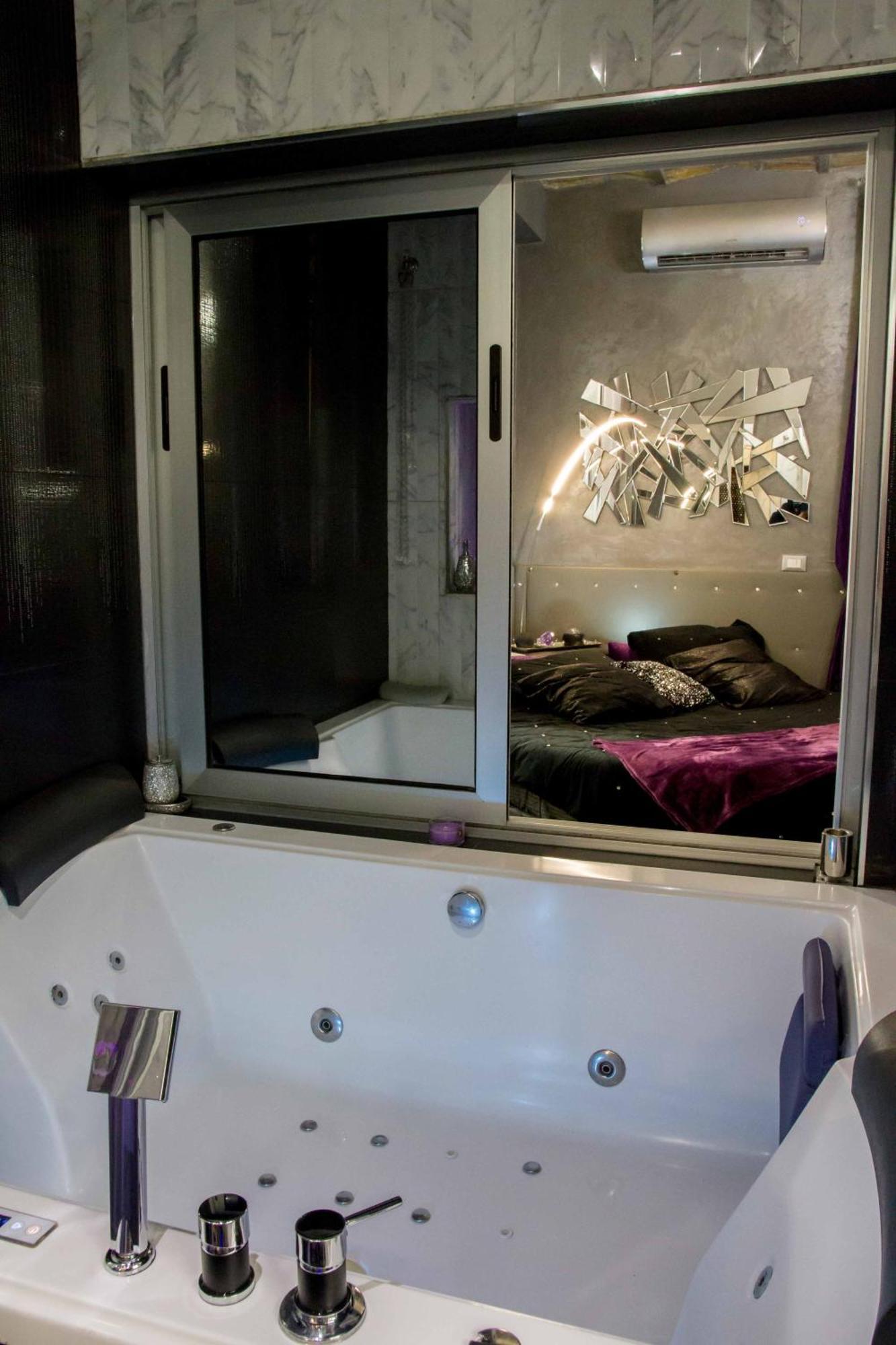 Jacuzzi Love Suitesweetrome Extérieur photo